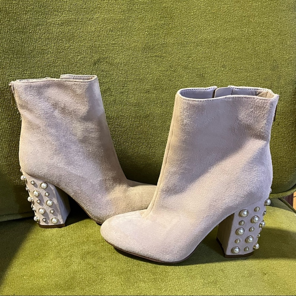 SOLD Ivanka Trump Womens Telora Suede Ankle Boot Size 5